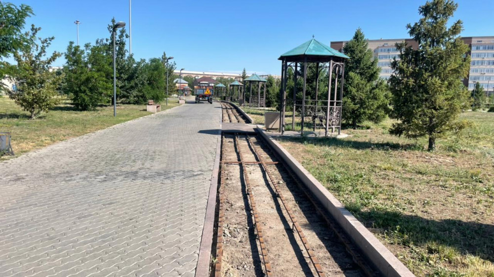 Көптеген ер адамдар бір әйелге төбелеседі